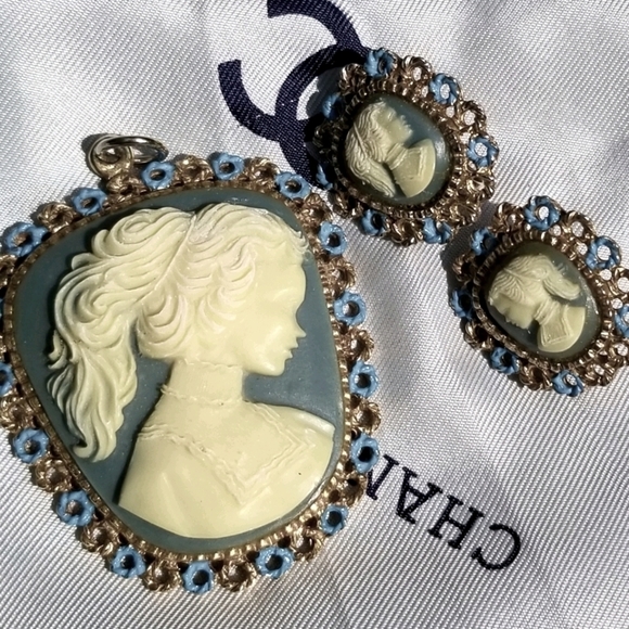 Vintage Jewelry - Vintage Blue Lucite Cameo Pendant & Earrings